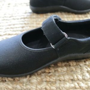 Berries Aetrex Womens 7.5 W Black Mary Janes